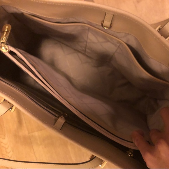 Michael kors tote with divider pockets - Picture 6 of 7